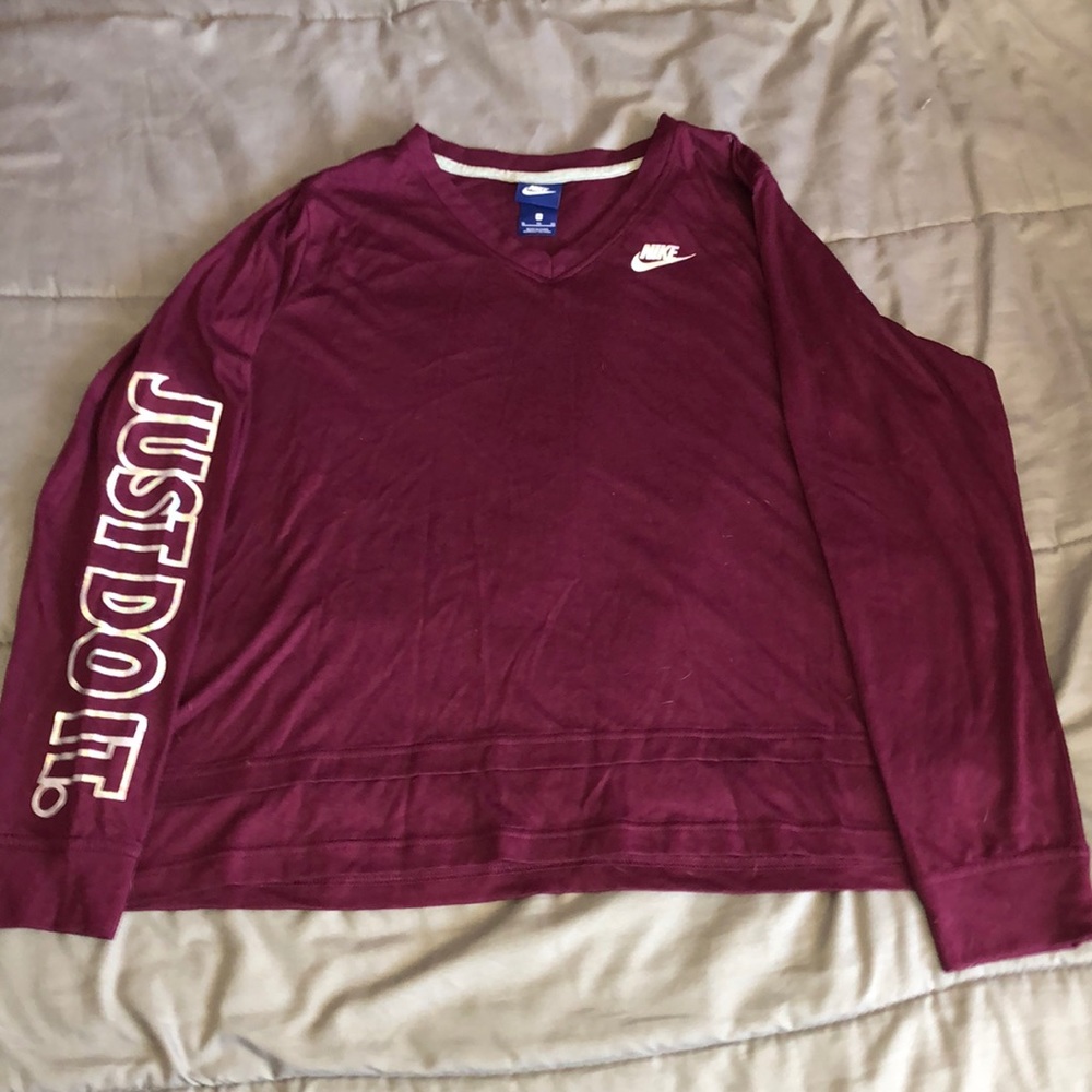 Nike Women’s V-Neck Long Sleeve Shirt